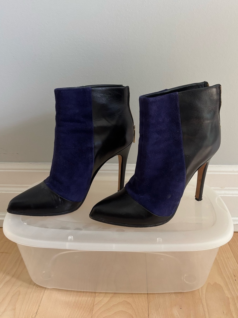 Black and Blue vintage Vero Cuoio heeled bootie